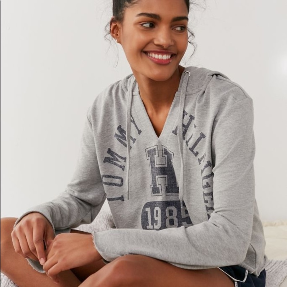 Tommy Hilfiger Grey Cropped Sweatshirt with V